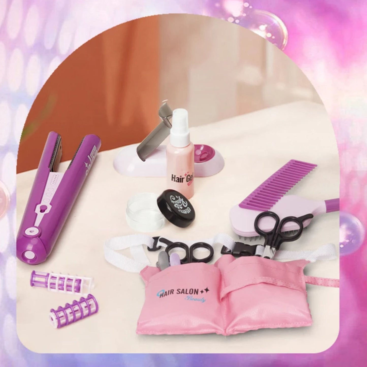 bolsa auxiliar com tesouras e prendedores, pente e escova, bobs, chapinha e outros acessórios de cabeleireira.